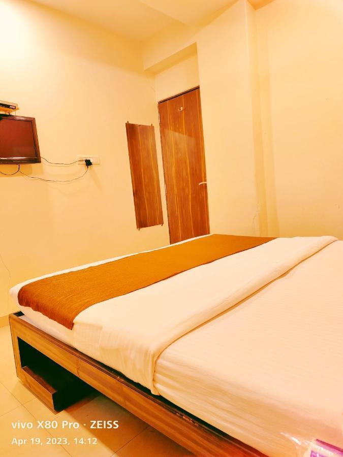 Hotel Amfahh - Andheri West Railway Station Bombaim Exterior foto
